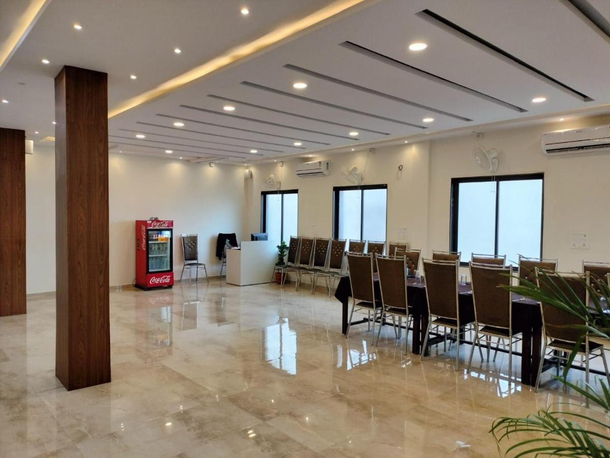 Hotel Satkar International Chhindwāra Dış mekan fotoğraf