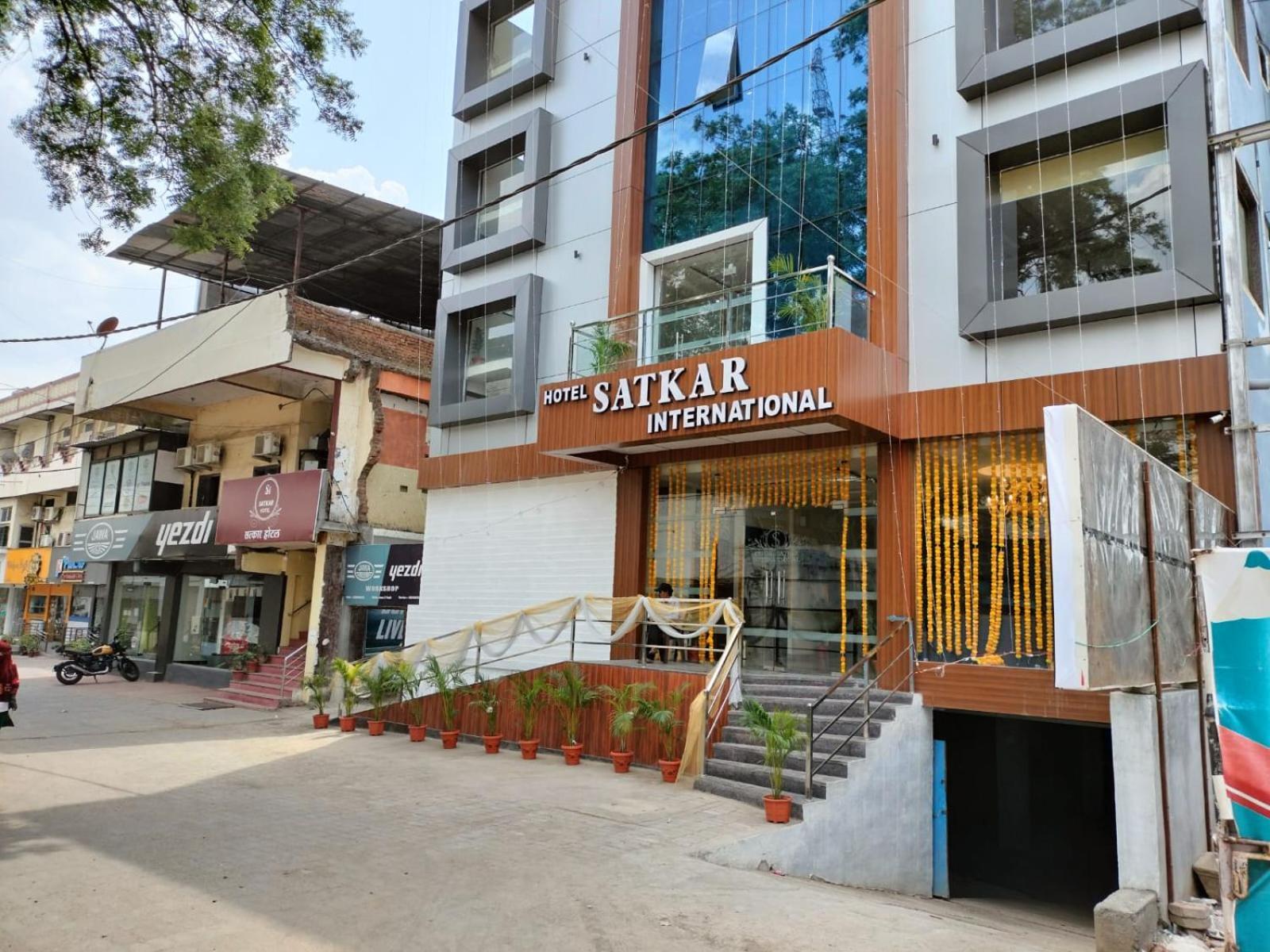 Hotel Satkar International Chhindwāra Dış mekan fotoğraf