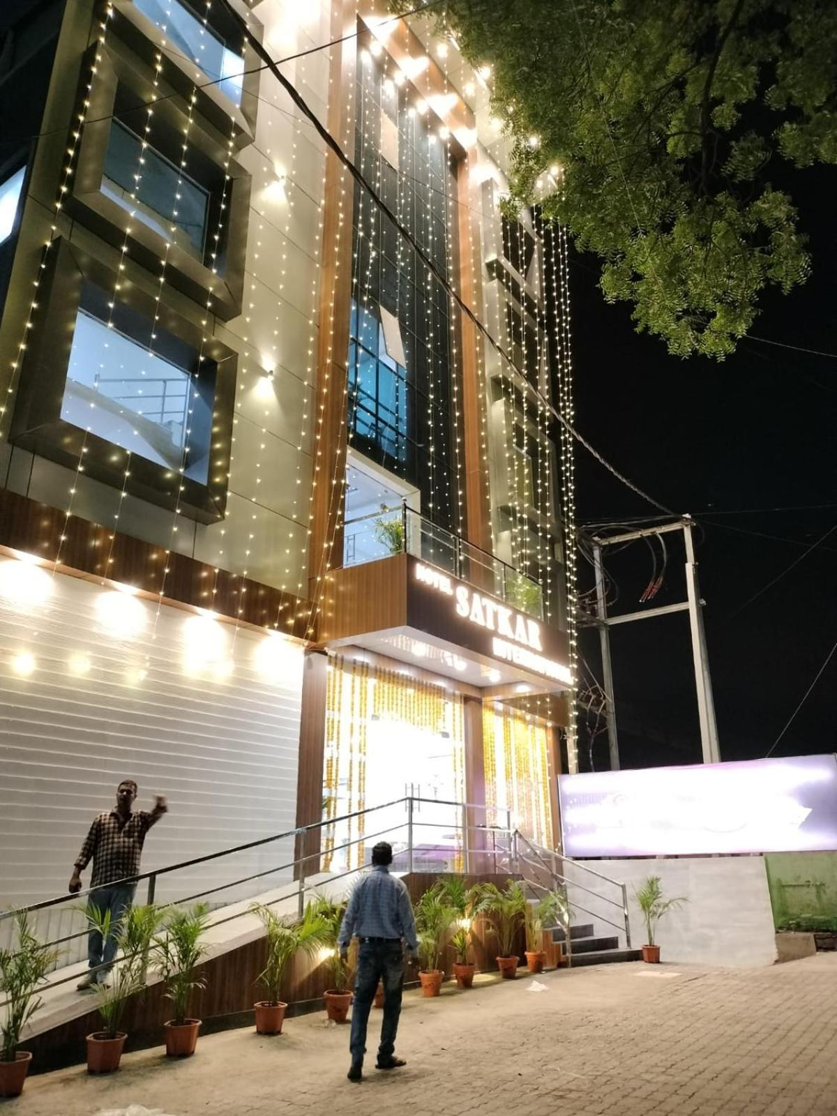 Hotel Satkar International Chhindwāra Dış mekan fotoğraf