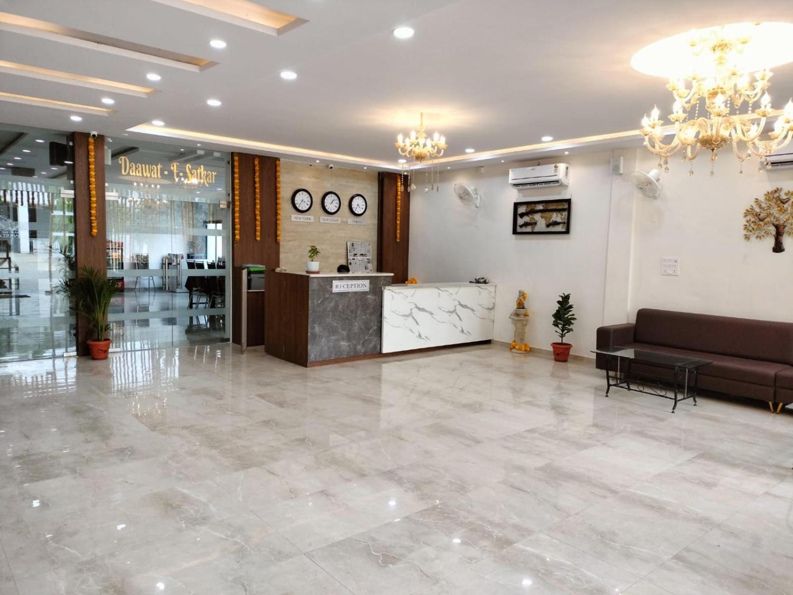 Hotel Satkar International Chhindwāra Dış mekan fotoğraf